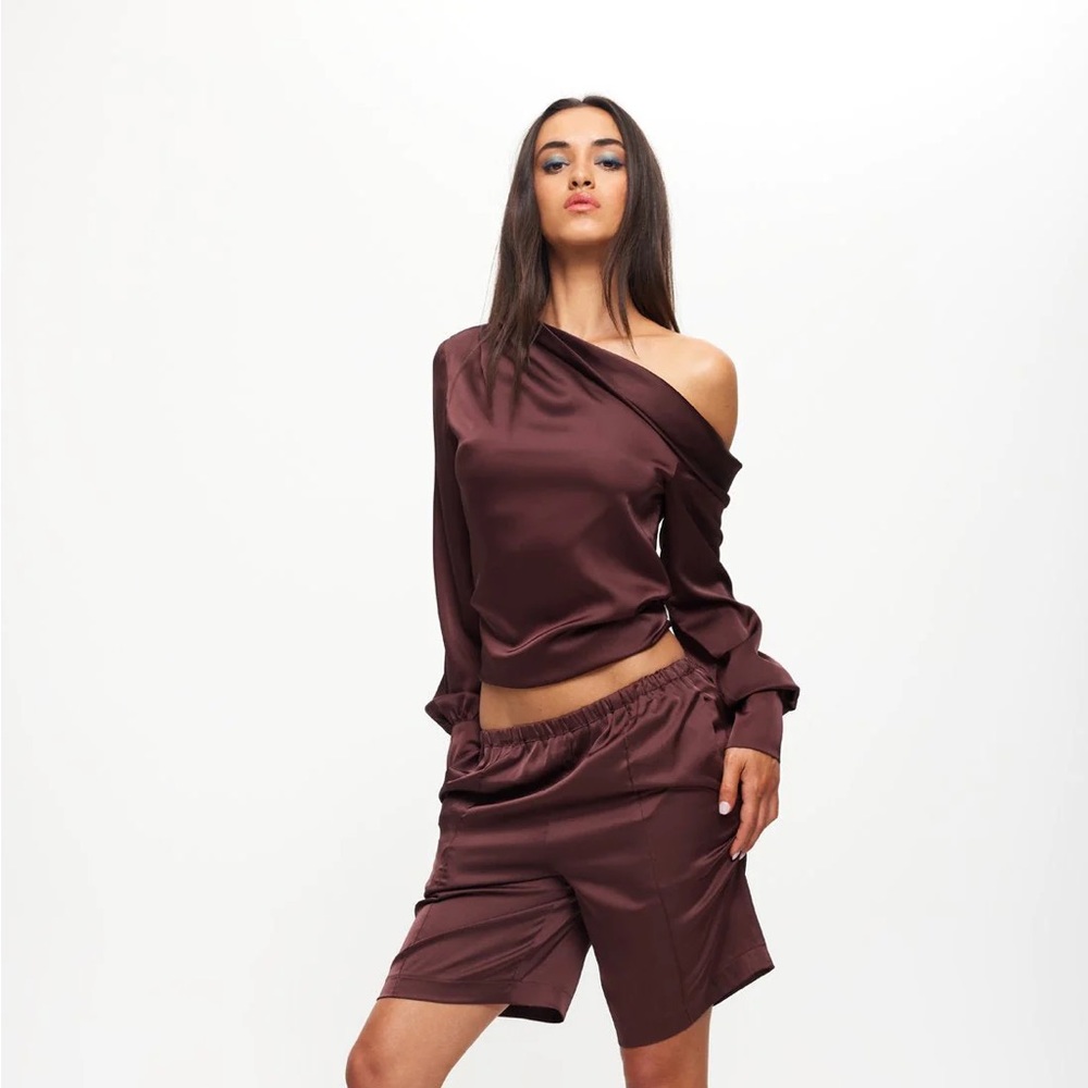 Lioness daydream off shoulder top garnet